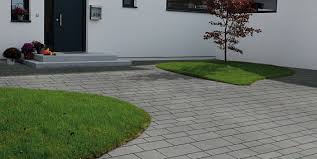 Oko Pflaster Von Metten Lasst Regen Auch Nach Jahren Noch Ungehindert Versickern Flachen Werden Mit Dem Filterporenstein Befest Pflaster Aqua Garten
