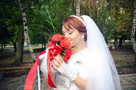 Chapel length train gives a luxurious look. Perfect Pairings How To Match Bouquets To Wedding Dress Styles
