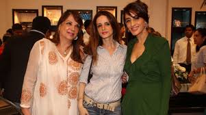 We Re Bonded For Life Zarine Khan On Son Hrithik Roshan Entertainment News The Indian Express Sussanne khan's mother zarine, who is also an interior designer, has refuted reports about her daughter tying the knot again. zarine khan on son hrithik roshan