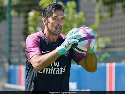 Après la venue depuis 2011 d'ibrahimovic, beckham et neymar, le psg recrute là. Say I M Your No 1 Goalkeeper Gianluigi Buffon Faces Fight At Paris Saint Germain Football News