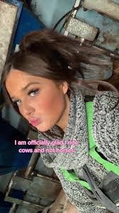 Abbey Farmer's Instagram, Twitter & Facebook