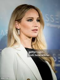 Jennifer Lawrence, ring detail, attends the 'Passengers' Madrid... News  Photo