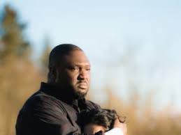 My Man Mitch Zoo Season 3 Episode 2 Tv Fanatic