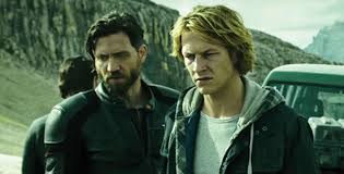 Point break is not the kind of movie where we should spend a lot of time analyzing the motives of the characters. Weekend Movie Brawls 4 Point Break 1991 Vs Point Break 2015 The Workprint
