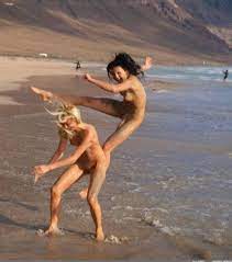 ドイツのヌーディスト文化！FKKビーチの裸体主義者画像集 - 性癖エロ画像 センギリ