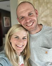 L i n d s a y W e d e w e r (@farmwifecitylife) • Instagram photos and  videos