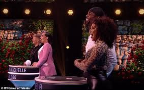 The bbc's £22 million gamble to win the battle of the saturday night talent contests ended with defeat in the opening round as the voice went head to head with itv's britain's got talent. Mel B Verzieht Das Gesicht Als Vernon Kay Dem Tod Trotzt Weil Er Bei Game Of Talents Eine Furchterregende Messerwurf Show Gezeigt Hat Aktuelle Boulevard Nachrichten Und Fotogalerien Zu Stars Sternchen