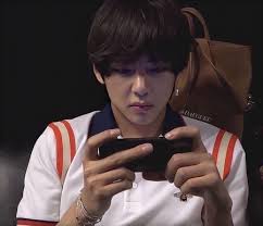 Последние твиты от taehyung pics(@taehyungpic). 12 Foto Kim Taehyung V Bts Yang Boyfriend Material Banget Bikin Bangga Dipamerin Di Socmed Bisa Jadi Lock Screen Hp Kapanlagi Com