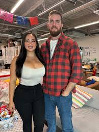 Christie Anne в X: «Guess who Im filming with today… 👀 @girthmasterr 🎥  t.cooSIJoCutbu»  X