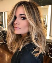 A puff always makes you look beautiful. 25 Of The Leading Medium Blonde Hairstyles 2018 For Women Fashion Knots Balayage Hair Hair Styles Hair Highlights
