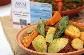 Le Couscous Est Un Plat Berbere A Base De Semoule De Ble Dur Nutrition Food Nutrition Tips