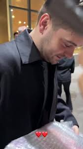 Martin with fans today in Mumbai, India||@Martin Garrix @stmpdrcrds