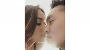 Pasangan selebriti demian aditya dan sara wijayanto. 7 Foto Panas Sara Wijayanto Istri Demian Aditya Yang Pernah Tercyduq Selingkuh Tribun Timur