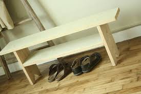 Système d propose ses conseils bricolage en vidéo pour confectionner un banc en bois déco. Banc En Bois Esprit Cabane