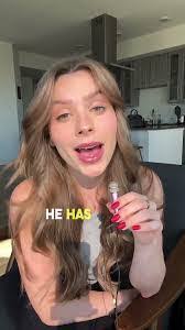 Elisha Hansen's Instagram, Twitter & Facebook