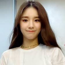 Iya, ini udah pasti sih karena si tukang fotonya gak ngerti fotografi. Hourly Heejin On Twitter Ulzzang Girl Kpop Girl Groups Korean Girl Groups