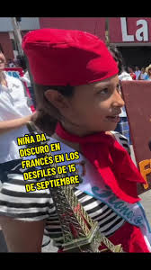 Niña Da Discurso en Francés en los Desfiles de 15 de Septiembre