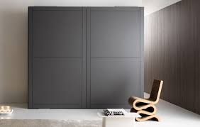 Mit seiner größe zieht es automatisch alle blicke auf sich und ist daher ein schlüsselelement in ihrer einrichtung. Moderner Schrank Pflegeleichte Kunststoff Oberflache Schiebeturen Kleiderschrank Design Kleiderschrank Schwarz Hochglanz Mobel