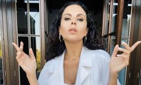 Несмотря на давнее появление насти каменских на сцене, и сегодня певица регулярно оказывается в сми. Nastya Kamenskih Ustroila Derzkie Tancy Naryadivshis Doma V Trusy Po Koleno Vas Zhe Deti Smotryat