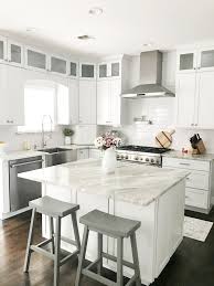 Looking For White Shaker Cabinet Kitchen Inspiration Click Here For An Updated Clean White Kitchen Kitchen Remodel Small Luxury Kitchens Kitchen Design Small