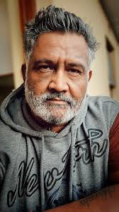 Singer marries “family business” with business studies