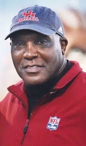 Former Houston Oiler Earl Lewis Thomas was a 'father to the fatherless'