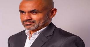 Socioloog en community development specialist Soulamy Laurens krijgt een  licht gevoel van déjà vu wanneer ze hoort dat Suriname met  bauxietmaatschappij Chinalco in zee wil gaan. De regering wil een  geïntegreerde industrie,