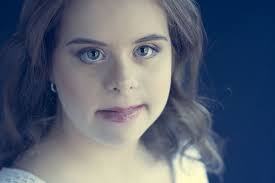 Abril tiene síndrome de Down y persigue un sueño: ser modelo