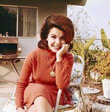 Annette Funicello starred in the 1960s BEACH PARTY movies! See her on HONDO  — 11:15a ET What else do you recognize her from? https://buff.ly/2Hm4LkE