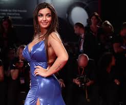 E sarà il suo elettra lamborghini è nata nel 1994 e il suo secondo nome è miura, come un modello di. Elettra Lamborghini The Unexpected Confession In An Interview I Do It Every Now And Then Curler Ruetir