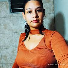 PERDIDO : Matías Narváez Publicó : Hola! Estamos buscando a SIMBA . Es una  pitbull de 4 años masomenos. Es marroncita media atigrada y tiene el pecho  blanco. Tenía un pañuelo amarillo.