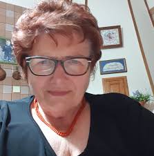 Era solo un ragazzo. E stava lavorando. Si chiamava Alessandro Ambrosio,  aveva 34 anni ed era un capotreno di Trenitalia. Un uomo giovane, una vita  normale, un lavoro fatto ogni giorno tra