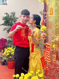 Liễu quang vinh trưởng thành từ lò đào tạo pvf, anh sở hữu cái chân trái khéo léo và thể hình lý tưởng 1m77. Ngá»c Trinh Ká»ƒ Vá» Chuyá»‡n Tinh Vá»›i Cáº§u Thá»§ Bong Ä'a Cao 1m8