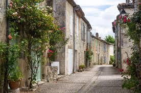 Ancien atelier d'artisan entièrement réhabilité en loft au cœur d'un charmant petit village du gers. Nos Balades En Lomagne Au Nord Du Gers Lectoure La Romieu Sarrant
