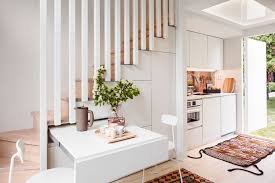 La zone sous vos escaliers collecte de la poussière ? Amenagement Sous Escalier Idees Pour Utiliser Au Mieux L Espace