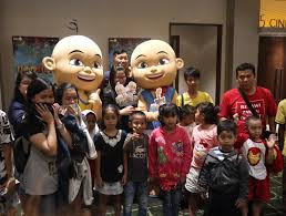 This new adventure film tells of the adorable twin brothers upin and ipin together with their friends ehsan, fizi, mail, jarjit, mei mei, and susanti, and their quest to save a fantastical kingdom of inderaloka from the evil raja bersiong. Upin Ipin Siamang Tunggal Download Mkv