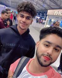 abubakerrr___ Even if we argue often, I can't live without you,“Life is too  short for goodbyes, stay in touch!”“Be well, do-good work, and keep in  touch.” All I pray to the almighty