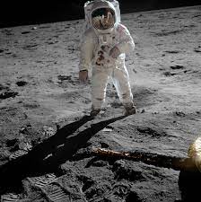 Michael collins, the nasa astronaut who was the command module pilot for the apollo 11 mission to the moon, has died at age 90 after battling cancer. Apollo 11 Wikipedia