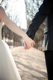 Auch in der klassischen literatur finden sich der liebe melodienschatz, er wechselt wie im fluge, 60 jahre ehe bleibt im gleichen satz ihr wird die zeit. Die Diamant Hochzeit Eine Echte Raritat Baunat