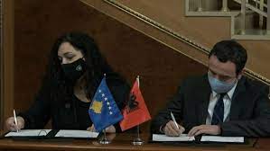 Albin kurti sonte fituan të gjithë, fitoi shteti i pavarur, fituan qytetarët e vendit, fitoi republika dhe demokracia, fituan deputetët dhe partitë, fitoi sepse kosova e fitoi presidenten e saj, znj. Albin Kurti Dhe Vjosa Osmani Nenshkruajne Marreveshje Garojne Se Bashku Ne Zgjedhjet E 14 Shkurtit Balkanweb Com News24