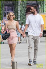 Lawrence and maroney officially tied the knot in october 2019. Jennifer Lawrence Cooke Maroney Hold Hands In Paris Photo 4126243 Cooke Maroney Jennifer Lawrence Pictures Just Jared