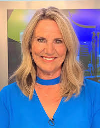 Debra Gil's Instagram, Twitter & Facebook