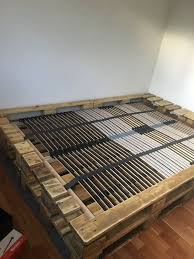 Bett Paletten Best Of Aus Acht Europaletten Ein Bett Zimmern Bett Aus Paletten Mobel Aus Paletten Paletten