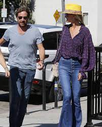 Découvrez toute l'actu, les photos et vidéos sur bernard montiel avec terrafemina. Laeticia Hallyday Separee De Pascal Balland Et A Nouveau En Couple Bernard Montiel Balance Sur Son Nouveau Compagnon