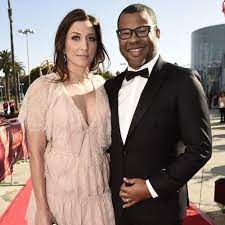 In 2006, she made an appearance as shonda in a tv series titled cheap seats. Chelsea Peretti Bio Affair Married Husband Net Worth Ethnicity Salary Age Nationality Height Actress Comedian And Writer