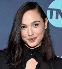 Born 30 april 1985) is an israeli actress, producer, and model. Gal Gadot File Gal Gadot At The 2018 Comic Con International 13 Cropped Jpg Wikimedia Commons We Had Such An Amazing Time Creating Red Notice And I Am So Excited