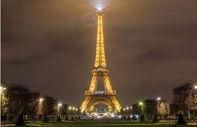 Toutes les 9 minutes, exactement comme dans un wagon tgv, c'est dire si vous êtes en sécurité chez nous. La Tour Eiffel Fremdenverkehrsamt Paris
