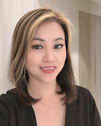 等了差不多20分钟终于捕捉到了几张“银🐝”摘到了花粉回巢的画面，感觉太疗愈了原来辛勤的银🐝把它们摘到的花粉两小点两小点的带到他们的巢里就变成了人们可以吃的银🐝蜜👏👏🫶🏻