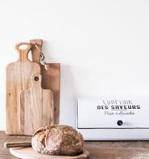 Ce produit appartient à la catégorie des les repas en miniature. Boite A Pain En Metal Blanc Imprime Noir Comptoir Des Saveurs Maisons Du Monde