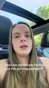 Hallie Perkins's Instagram, Twitter & Facebook